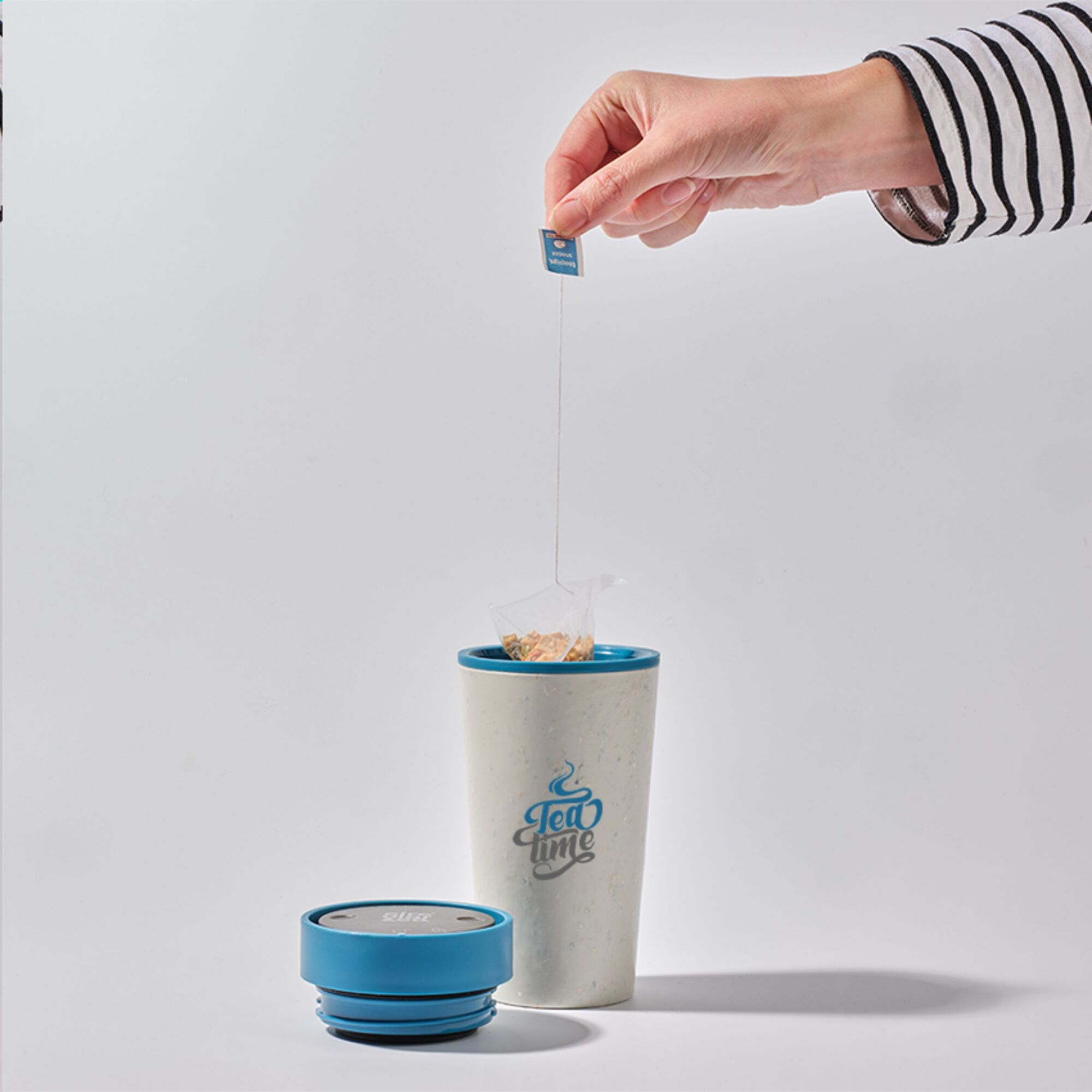 Circular&Co® Mok Wit - 340 ml | Gerecycled | Wit + gekleurd deksel