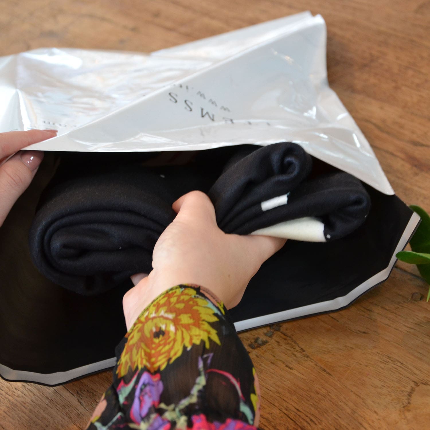 Versandtasche "Ante" - mittel | 35 x 45 + 4 cm | Plastikfolie | 1 Streifenverschluss