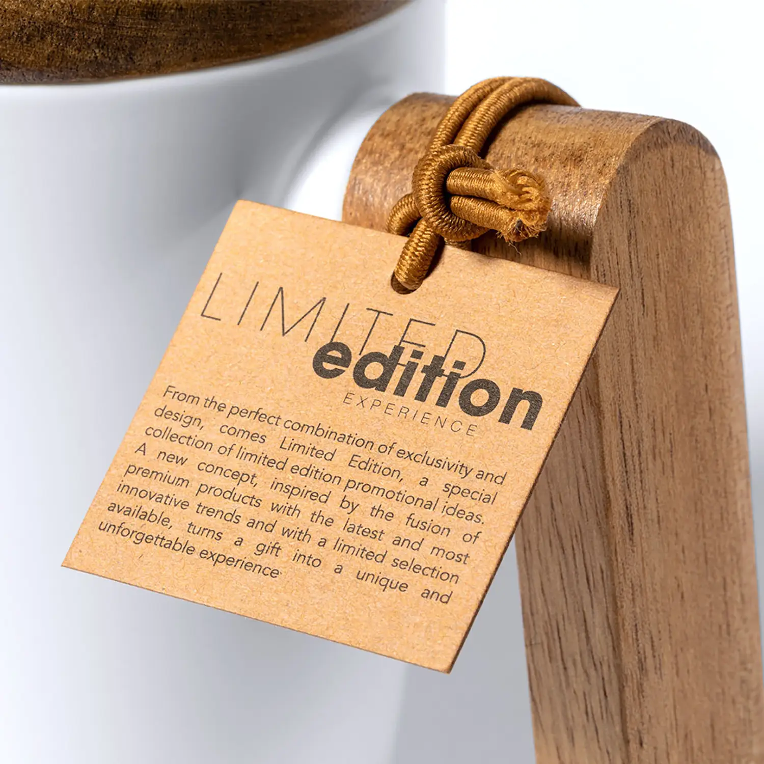 Tazza in ceramica con dettaglio in legno – 350 ml | Edizione limitata | Riutilizzabile | Elegante