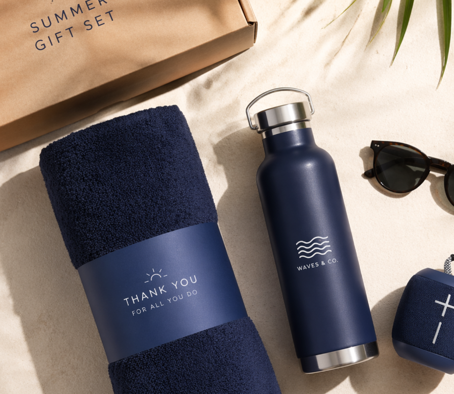 Zomerpakket personeel met bedrukte strandlakens, koeltas en zonnebril - Teaser Blog