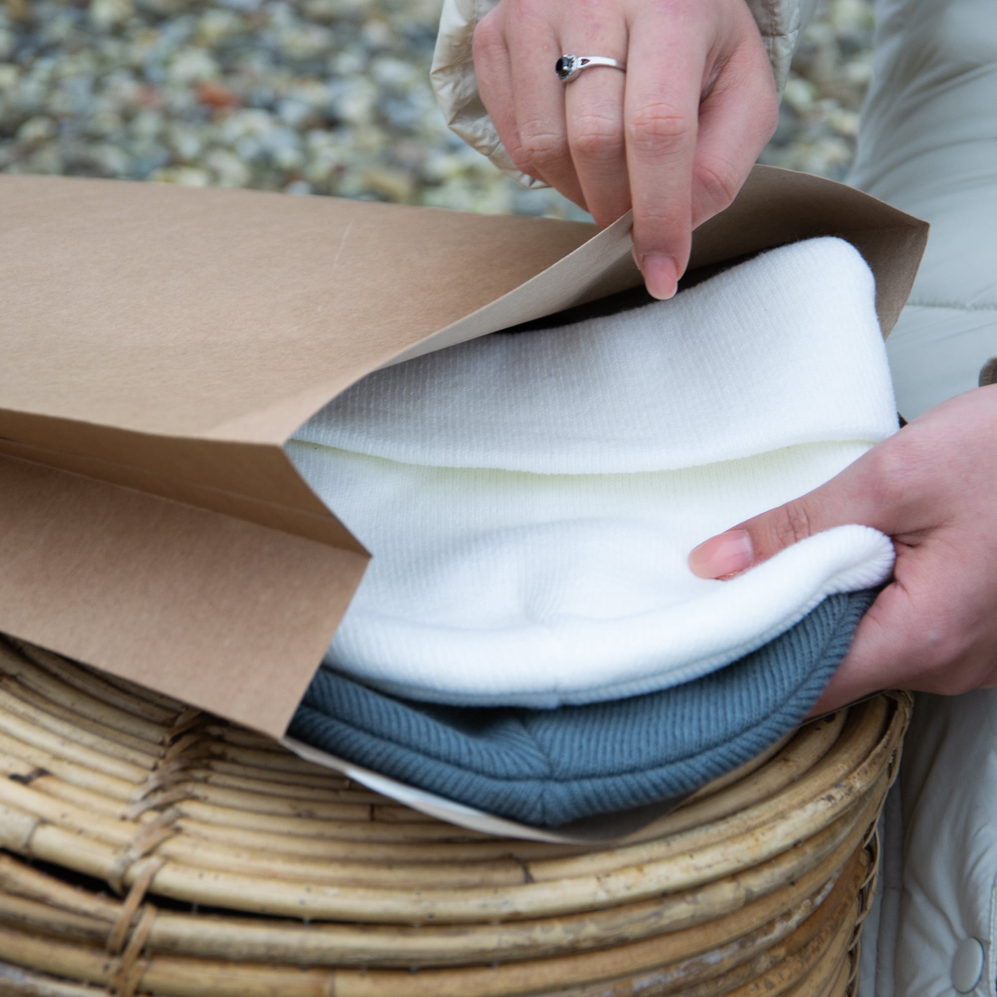 Borsa per spedizione Paper - Piccola| 40 x 30 x 10 cm | 1 Attacco per strisce | Stampa fino a 4 colori