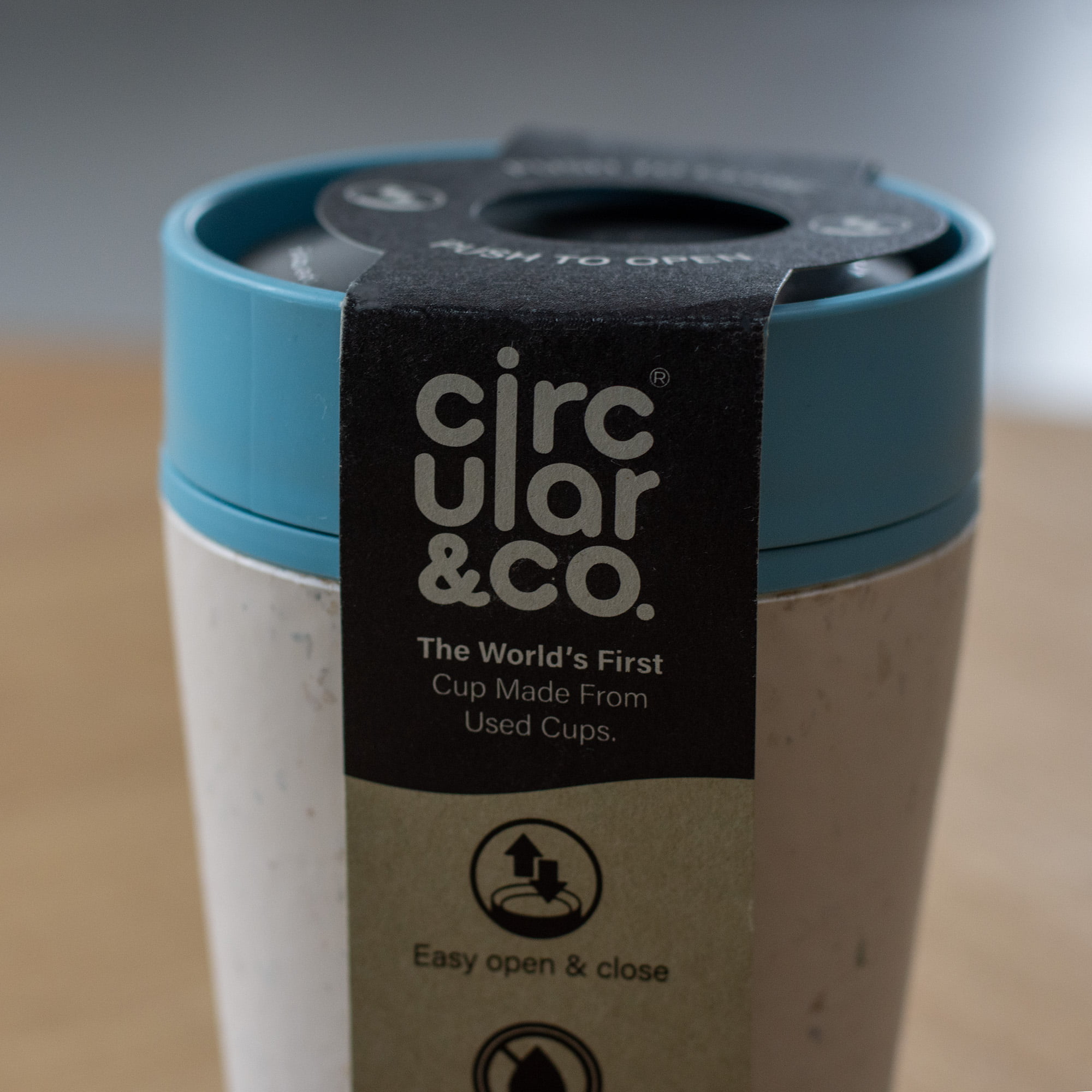 Mug Circular&Co® Blanc - 227 ml | Recyclé | Blanc avec couvercle coloré