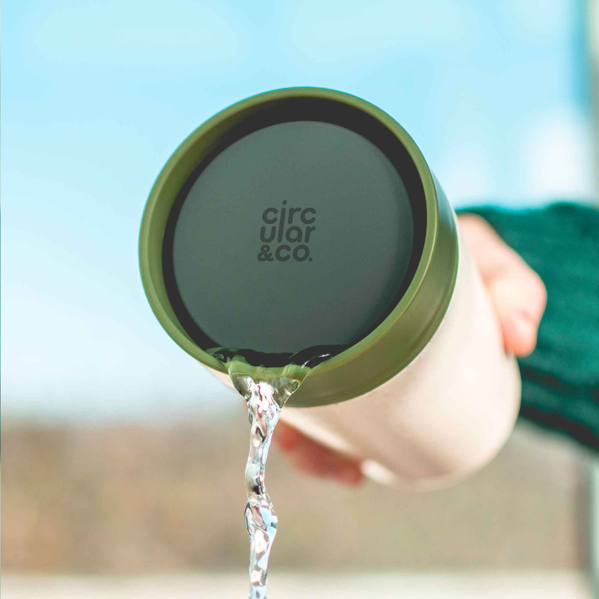 Circular&Co® Mok Wit - 340 ml | Gerecycled | Wit + gekleurd deksel