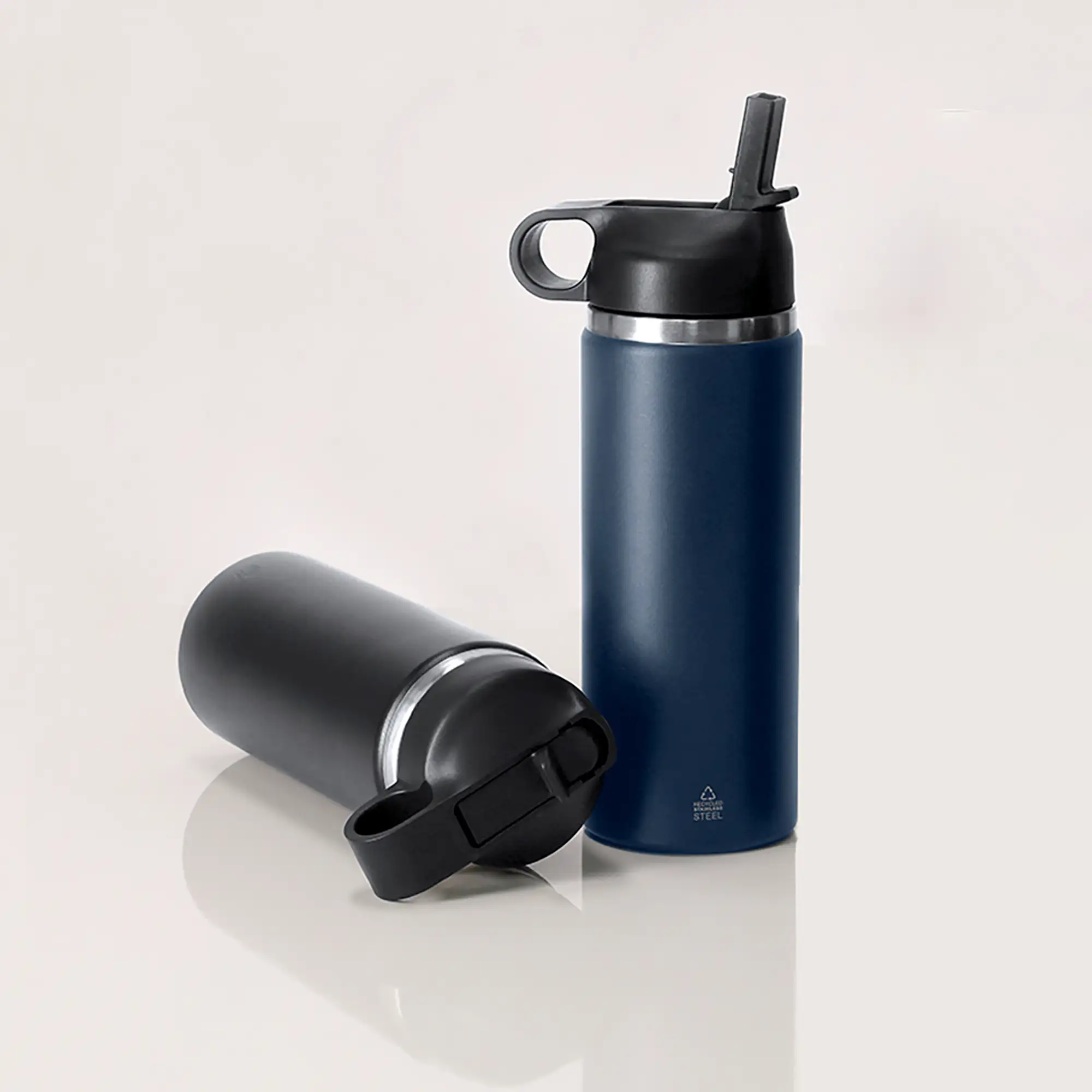 Trinkflasche – Recycelter Edelstahl | 500 ml | Doppelwandig | Trinkhalm & Griff | Isolierend
