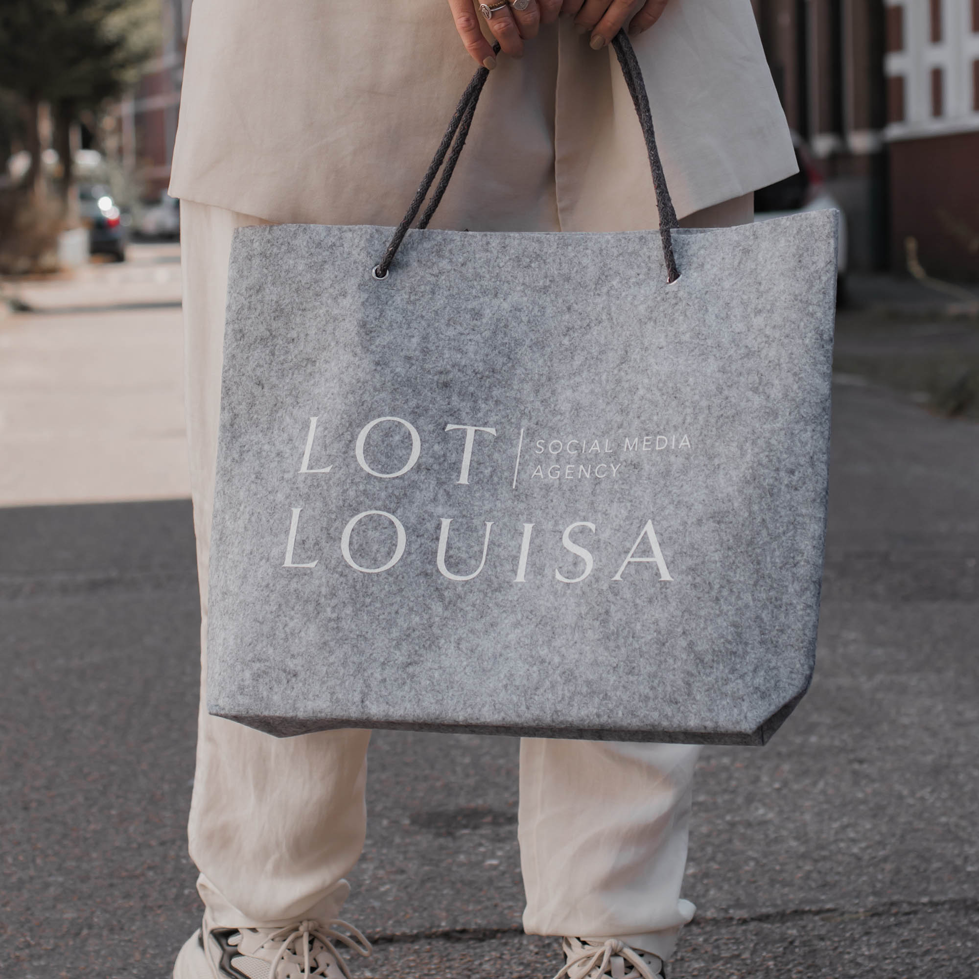 Shopper in feltro - RPET | 220 g/m² | 47x33x8cm | Grigio e nero