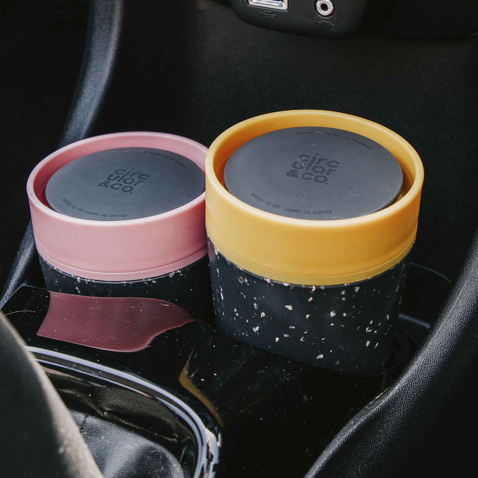 Tazza Circular&Co® Nera - 340 ml | Riciclato | Coperchio nero + colorato