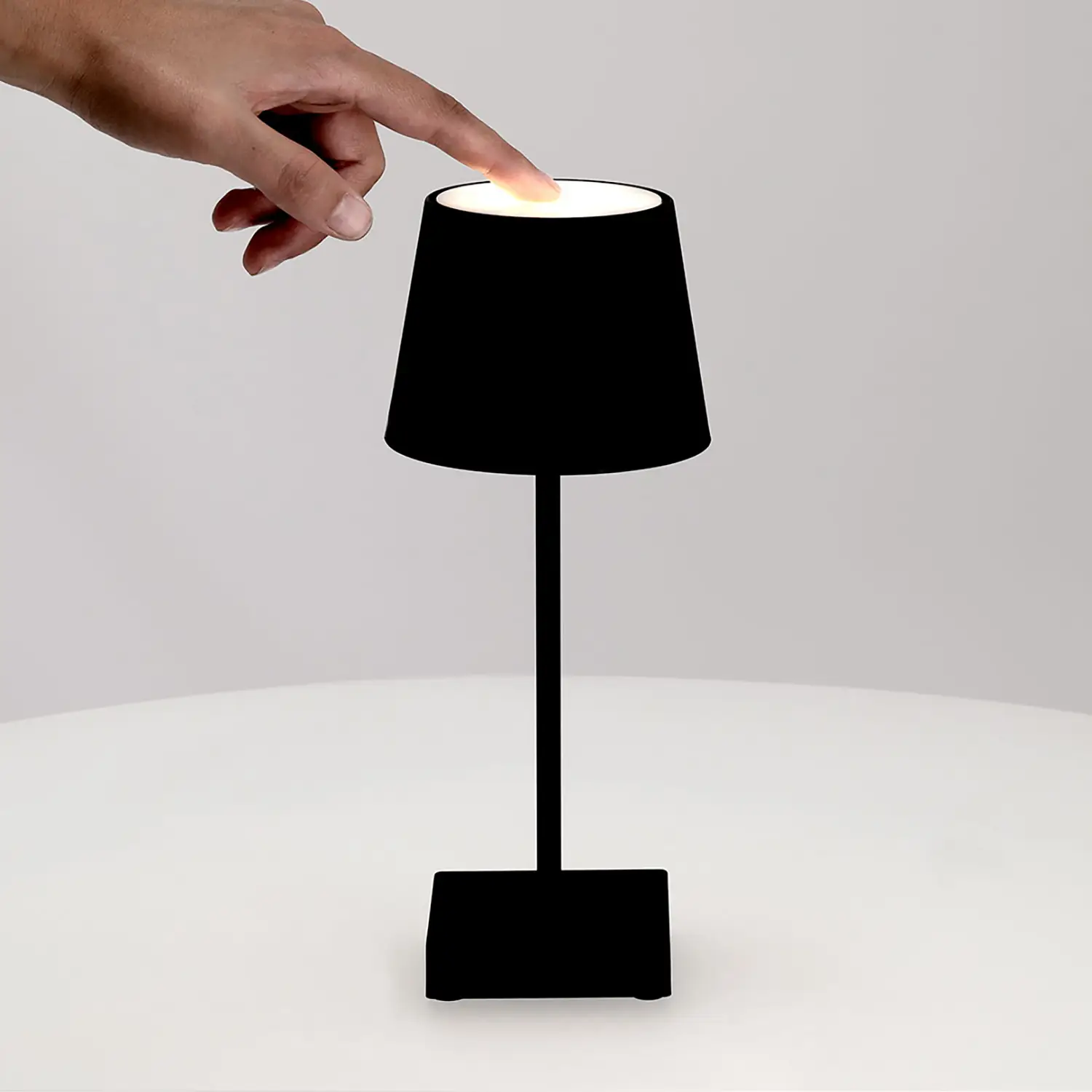 Lampe LED finition chromée – 17 LEDs | 3 modes lumineux | ABS & aluminium | Fonctionne à piles