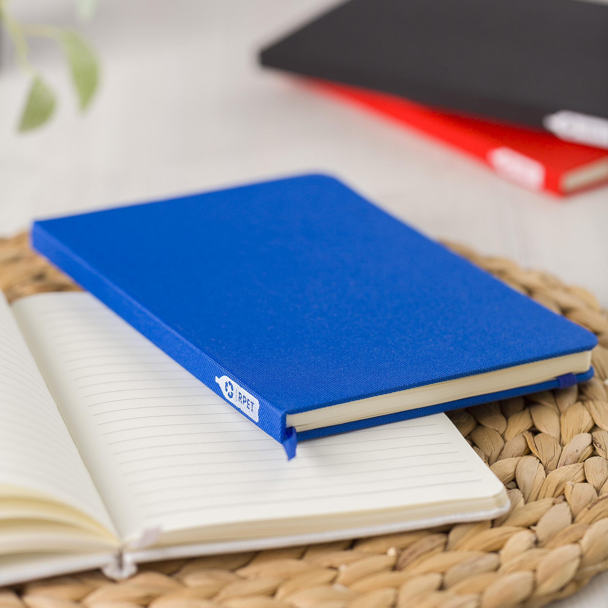 Carnet A5 en PET recyclé – Couverture PU | 80 pages | Avec élastique | Avec ruban marque-page