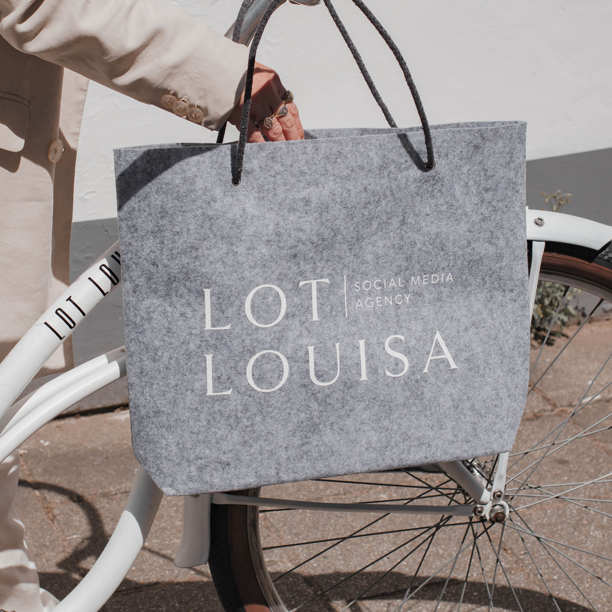 Shopper in feltro - RPET | 220 g/m² | 47x33x8cm | Grigio e nero