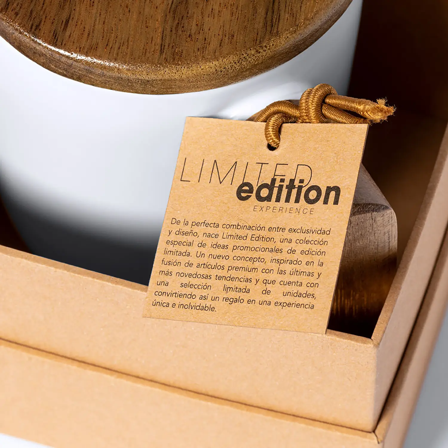 Tazza in ceramica con dettaglio in legno – 350 ml | Edizione limitata | Riutilizzabile | Elegante