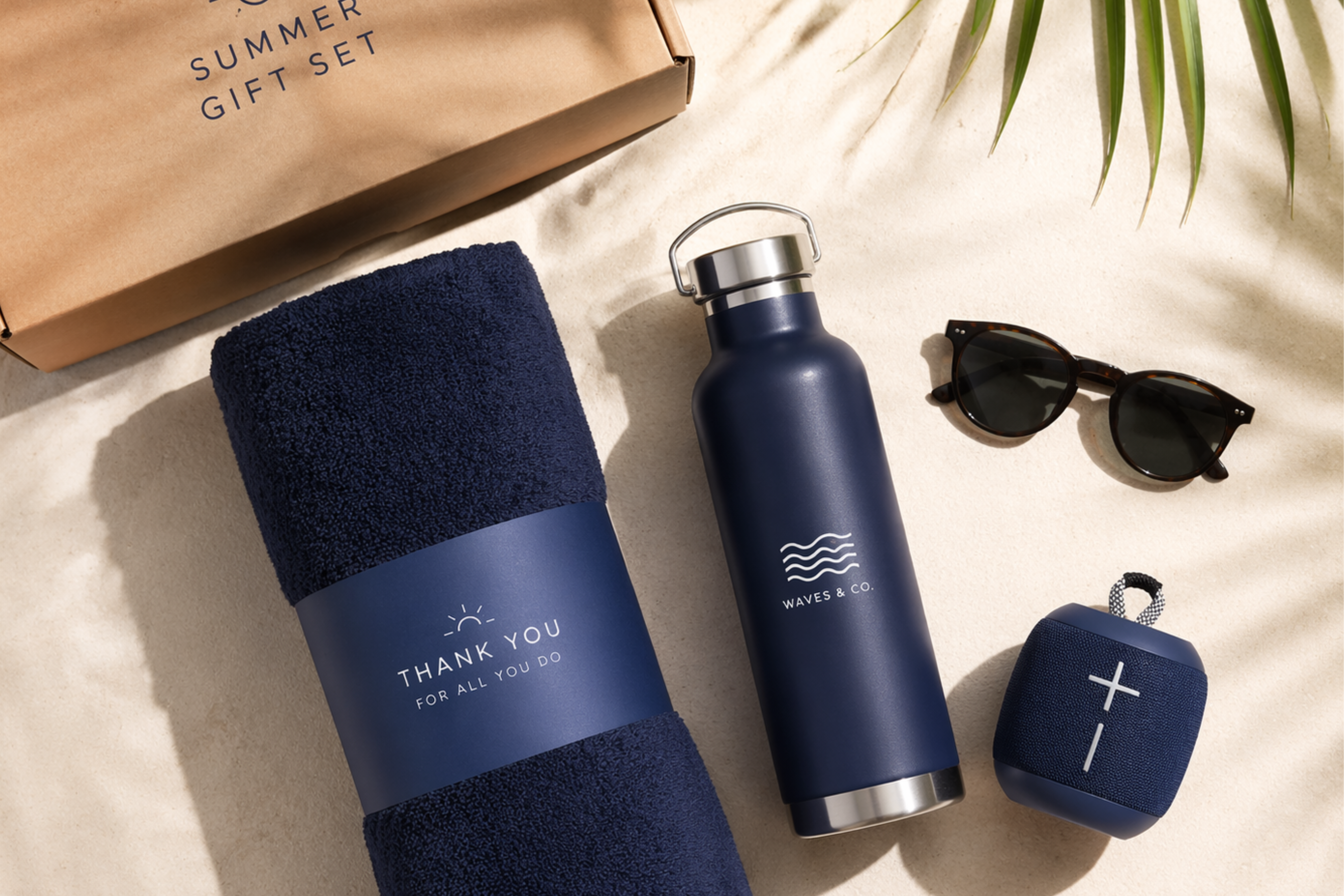 Zomerpakket personeel met bedrukte strandlakens, koeltas en zonnebril - Maxilia relatiegeschenken